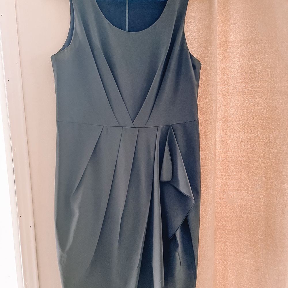 Alythea Navy Blue Sleeveless Pleated Midi Dress